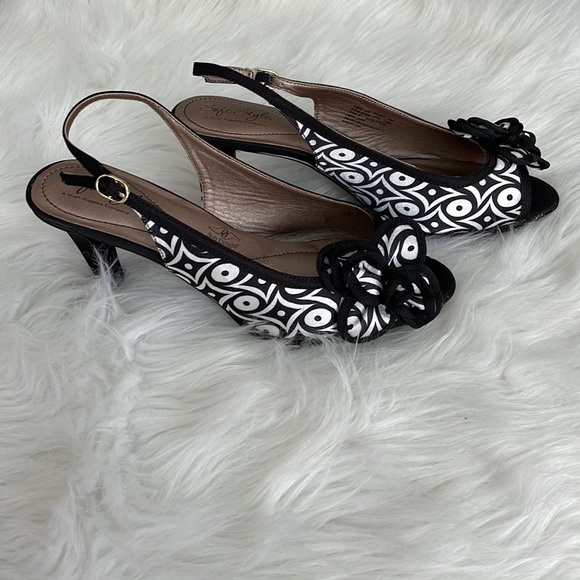 Hush Puppies Soft Style Pumps Fiora Black White Slingback Peep Toe Womens 8 1/2M - Picture 3 of 8